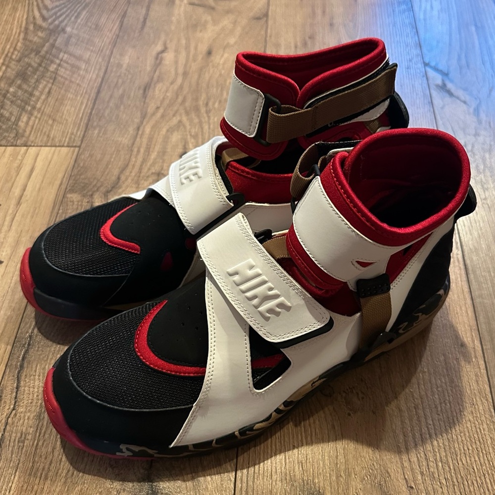 Nike Air Carnivore